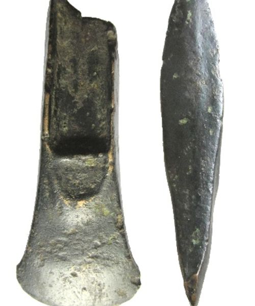 Bronzen bijl uit de Maas bij Urmond